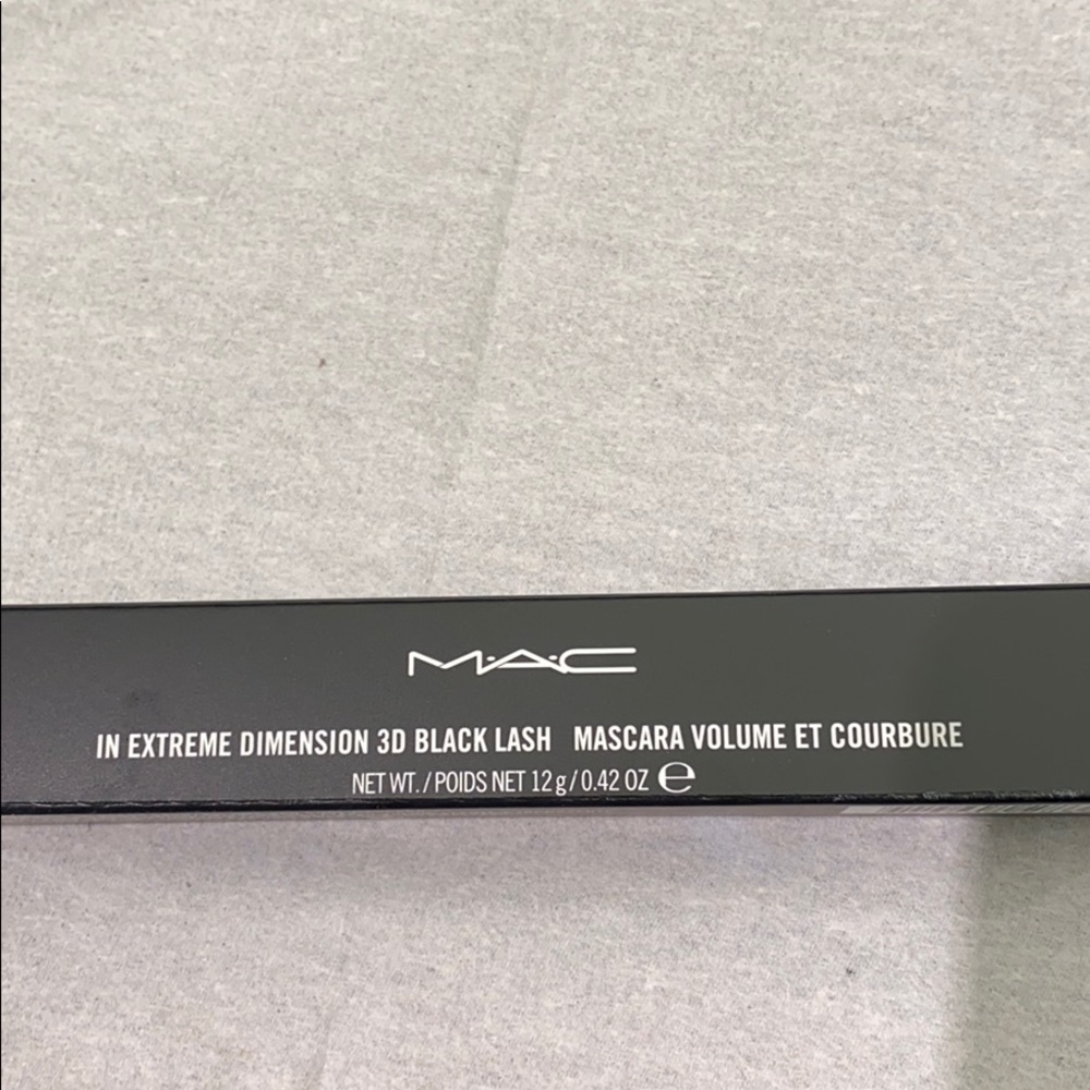 In extreme dimension mascara